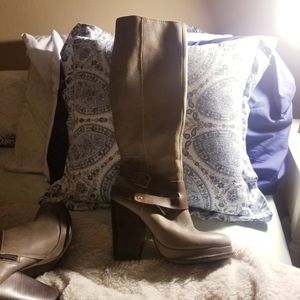 SEYCHELLES Size 8 boots discontinued greystone/brn